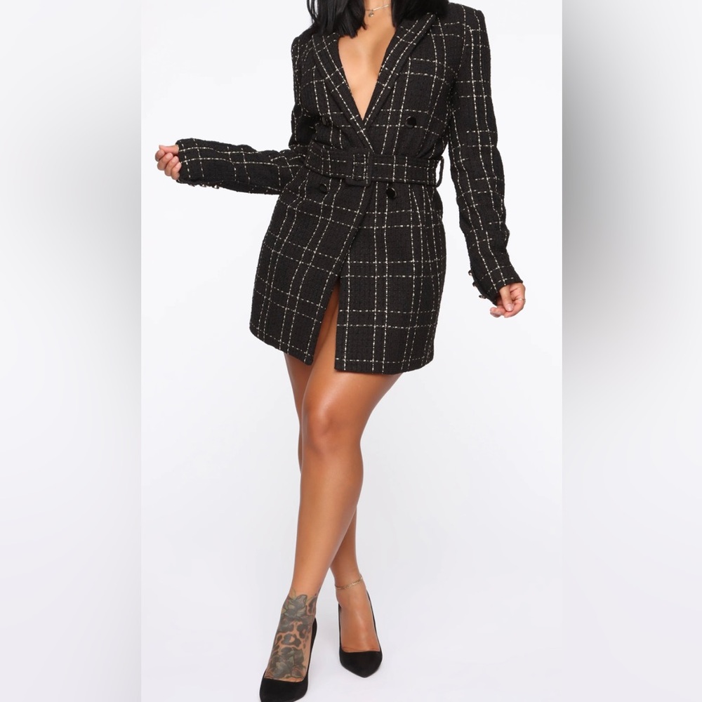 FASHION NOVA.New Sexy Tweed Blazer Dress. Gold and black with belt. Size : Large
